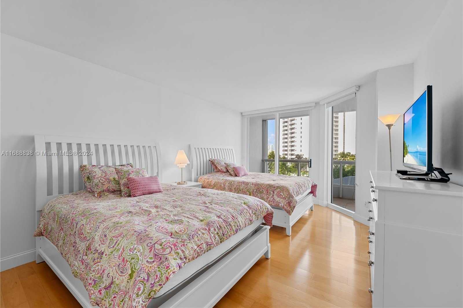 Small Image of 21055 YACHT CLUB DR #802, Aventura Number 15