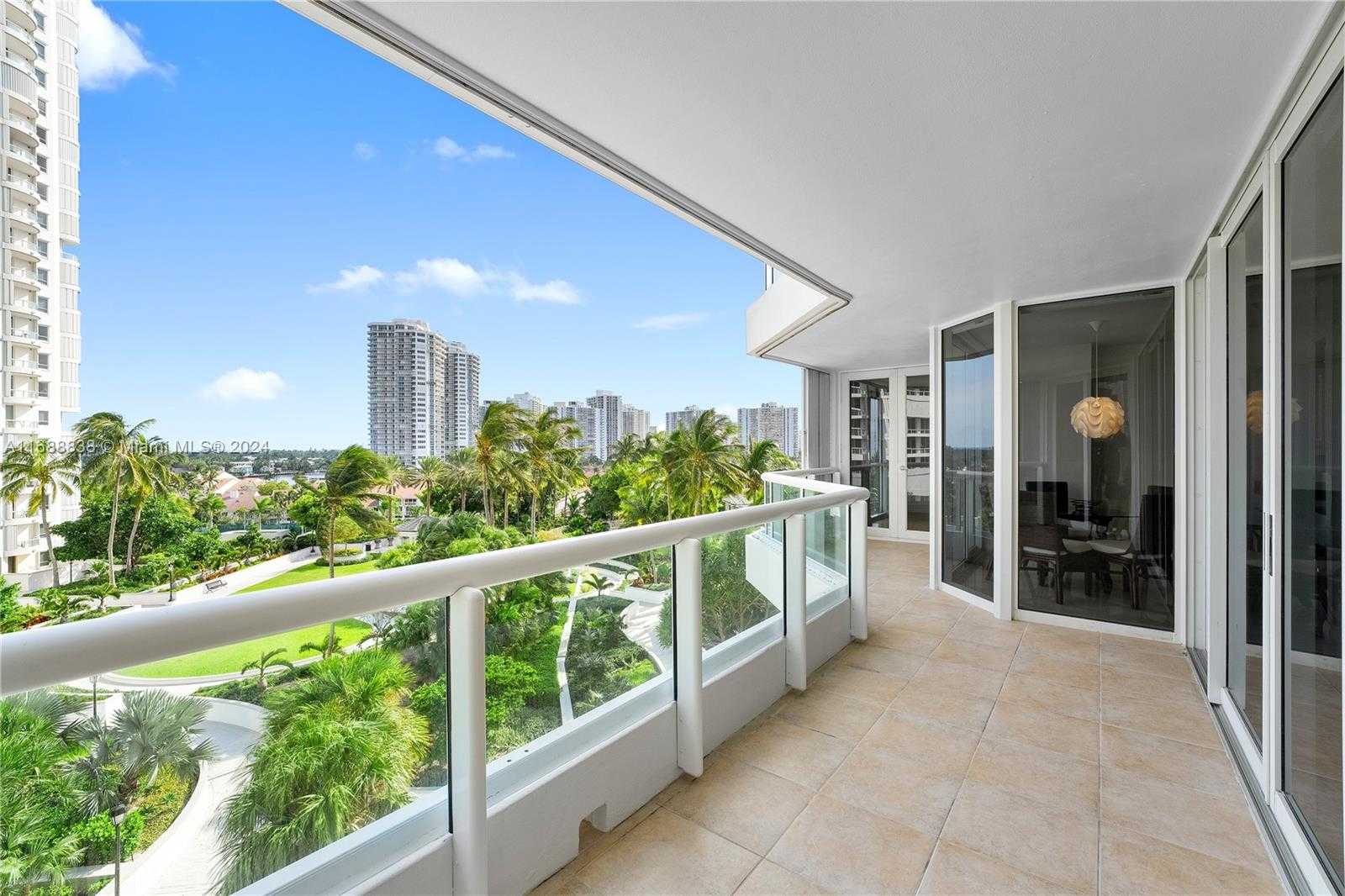 Small Image of 21055 YACHT CLUB DR #802, Aventura Number 20