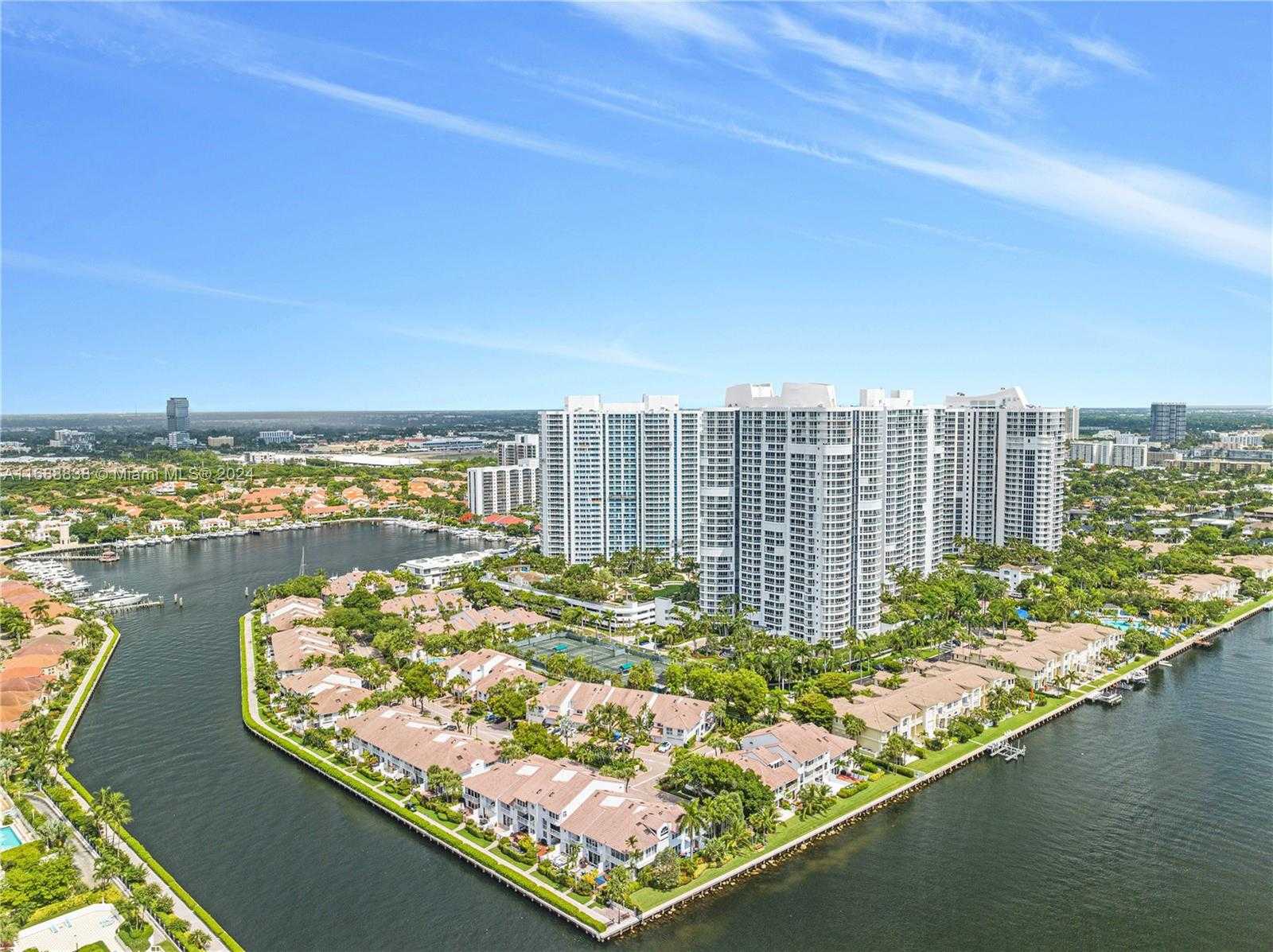 Small Image of 21055 YACHT CLUB DR #802, Aventura Number 24