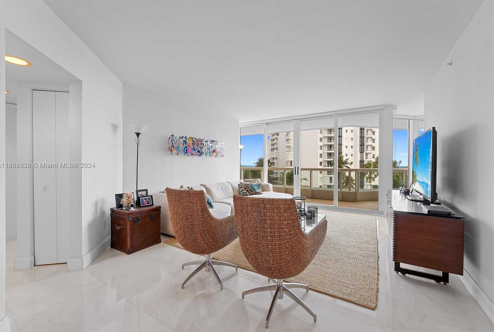 Small Image of 21055 YACHT CLUB DR #802, Aventura Number 4