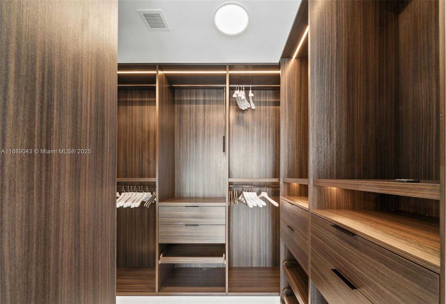 Small Image of 300 BISCAYNE BLVD WAY #3803, Miami Number 23