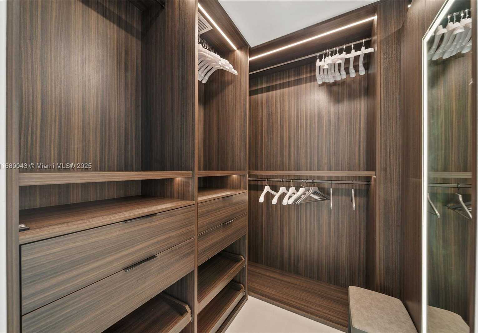 Small Image of 300 BISCAYNE BLVD WAY #3803, Miami Number 25