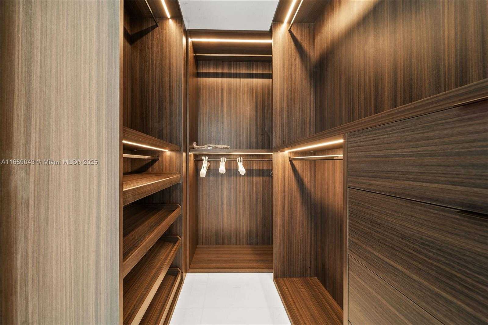 Small Image of 300 BISCAYNE BLVD WAY #3803, Miami Number 34