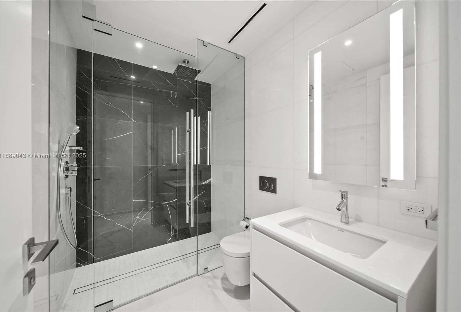 Small Image of 300 BISCAYNE BLVD WAY #3803, Miami Number 35