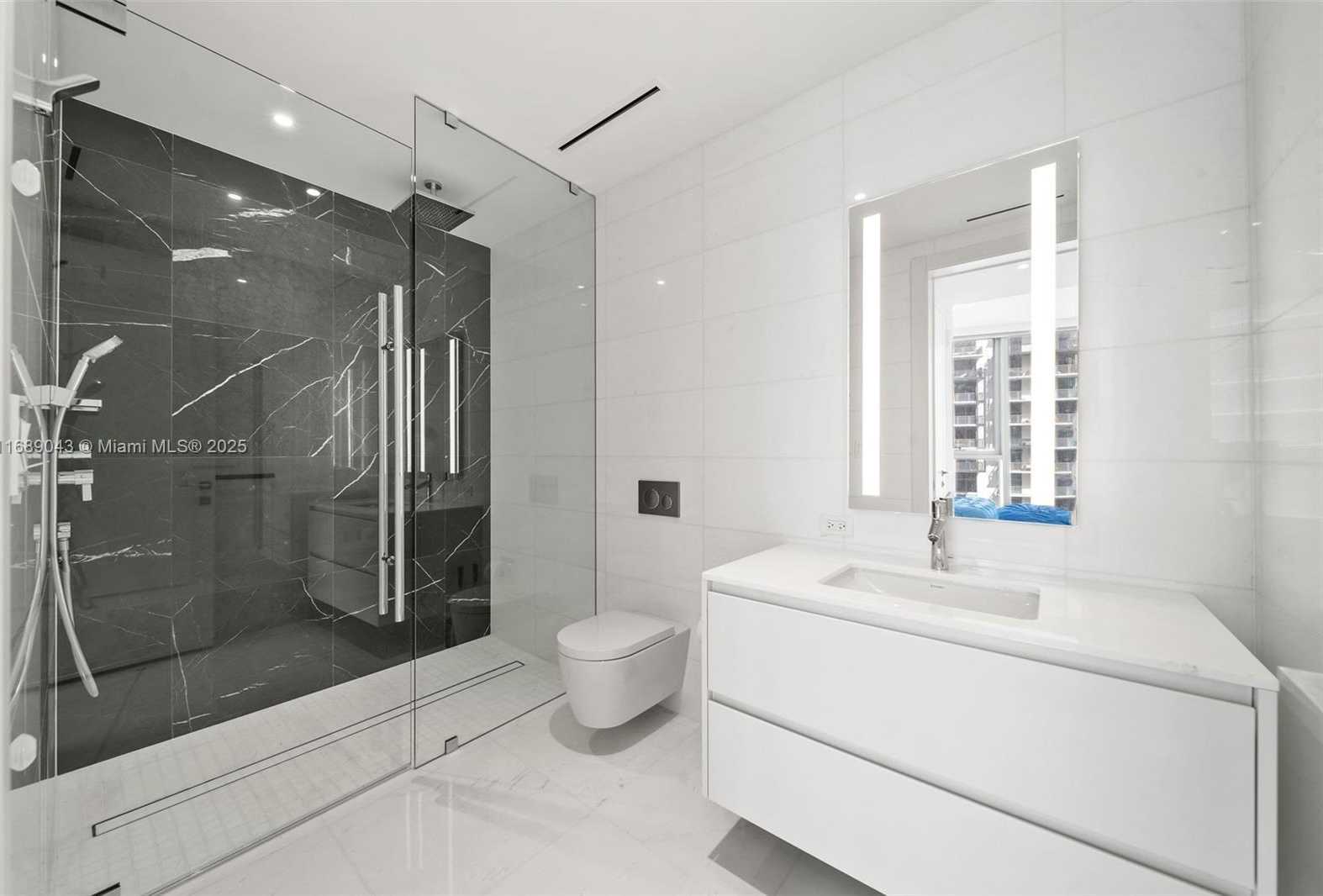 Small Image of 300 BISCAYNE BLVD WAY #3803, Miami Number 38