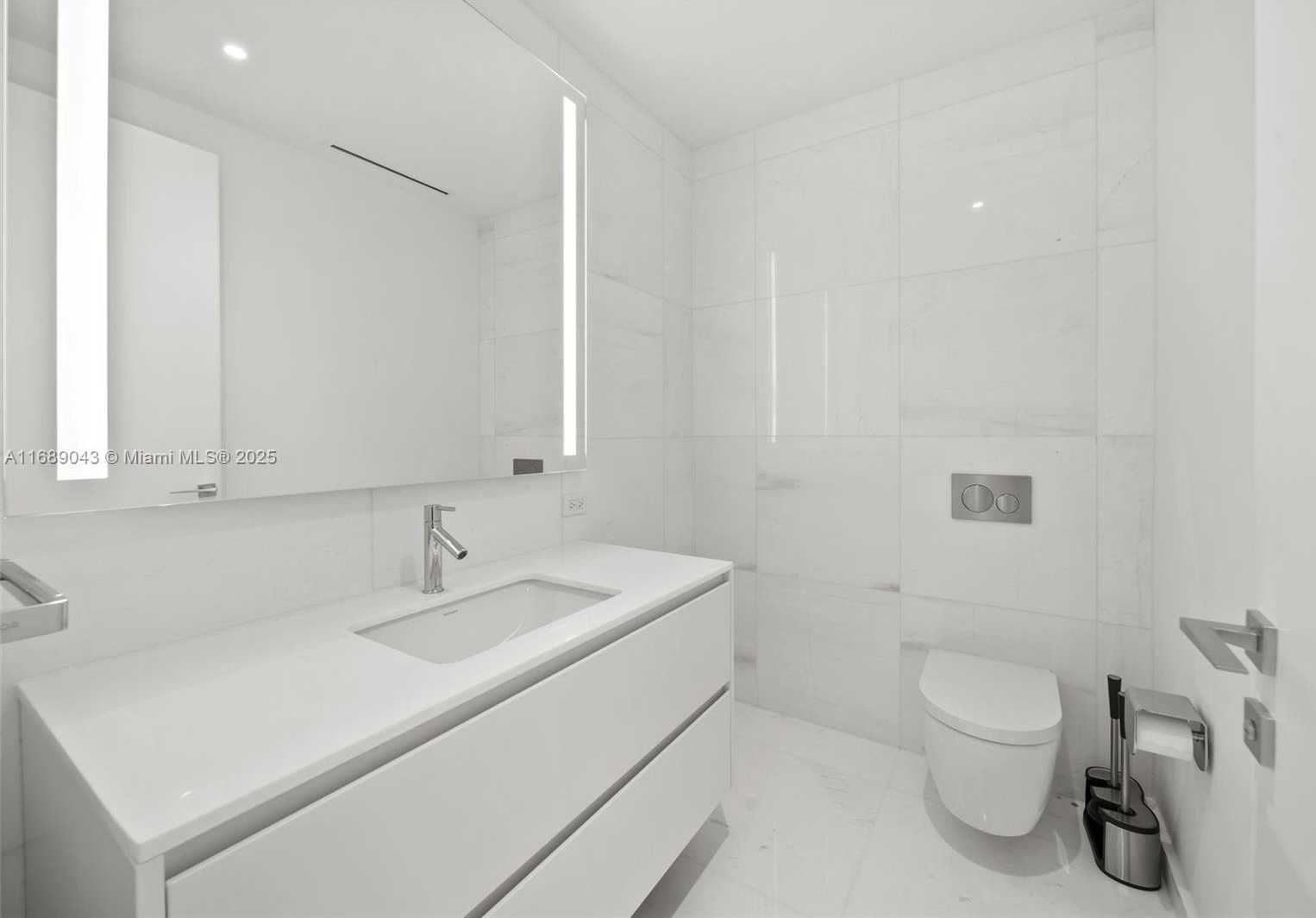 Small Image of 300 BISCAYNE BLVD WAY #3803, Miami Number 39