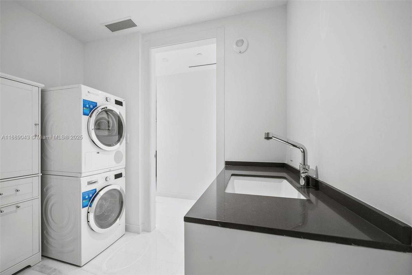 Small Image of 300 BISCAYNE BLVD WAY #3803, Miami Number 41