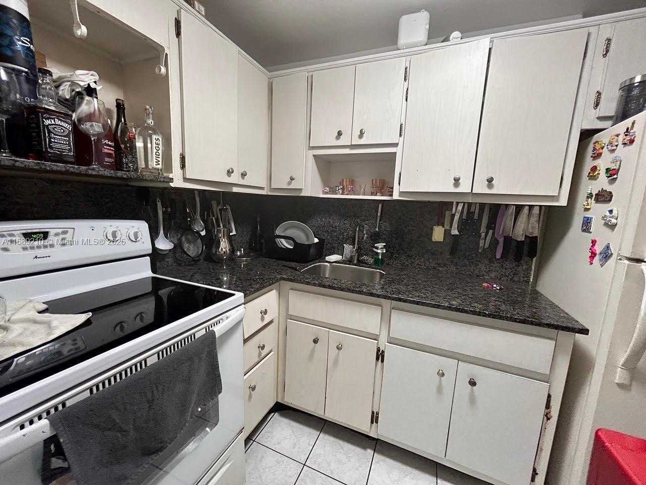 Small Image of 2899 COLLINS AVE #1448, Miami Beach Number 6