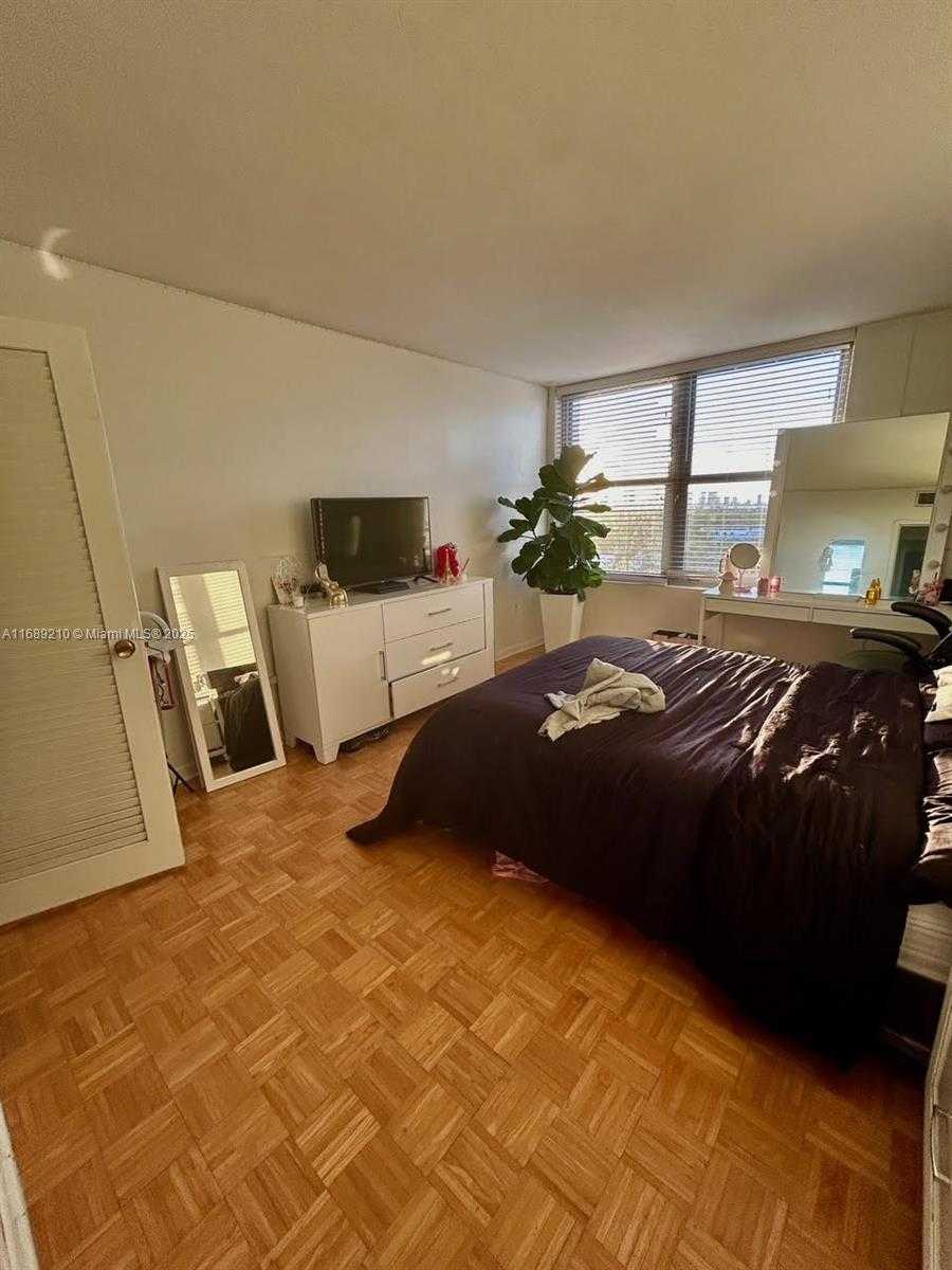 Small Image of 2899 COLLINS AVE #1448, Miami Beach Number 9