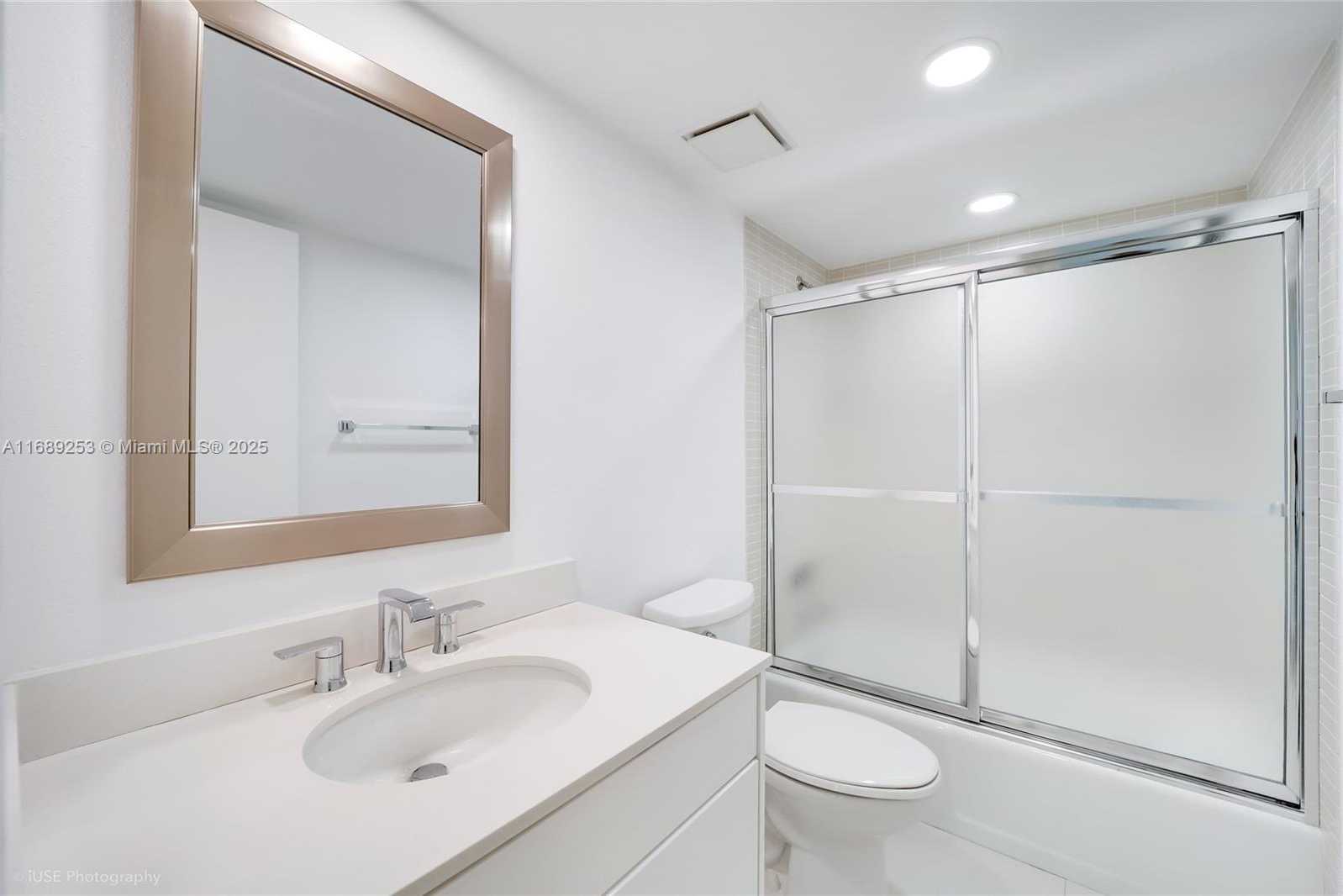 Small Image of 520 BRICKELL KEY DR #A802, Miami Number 10