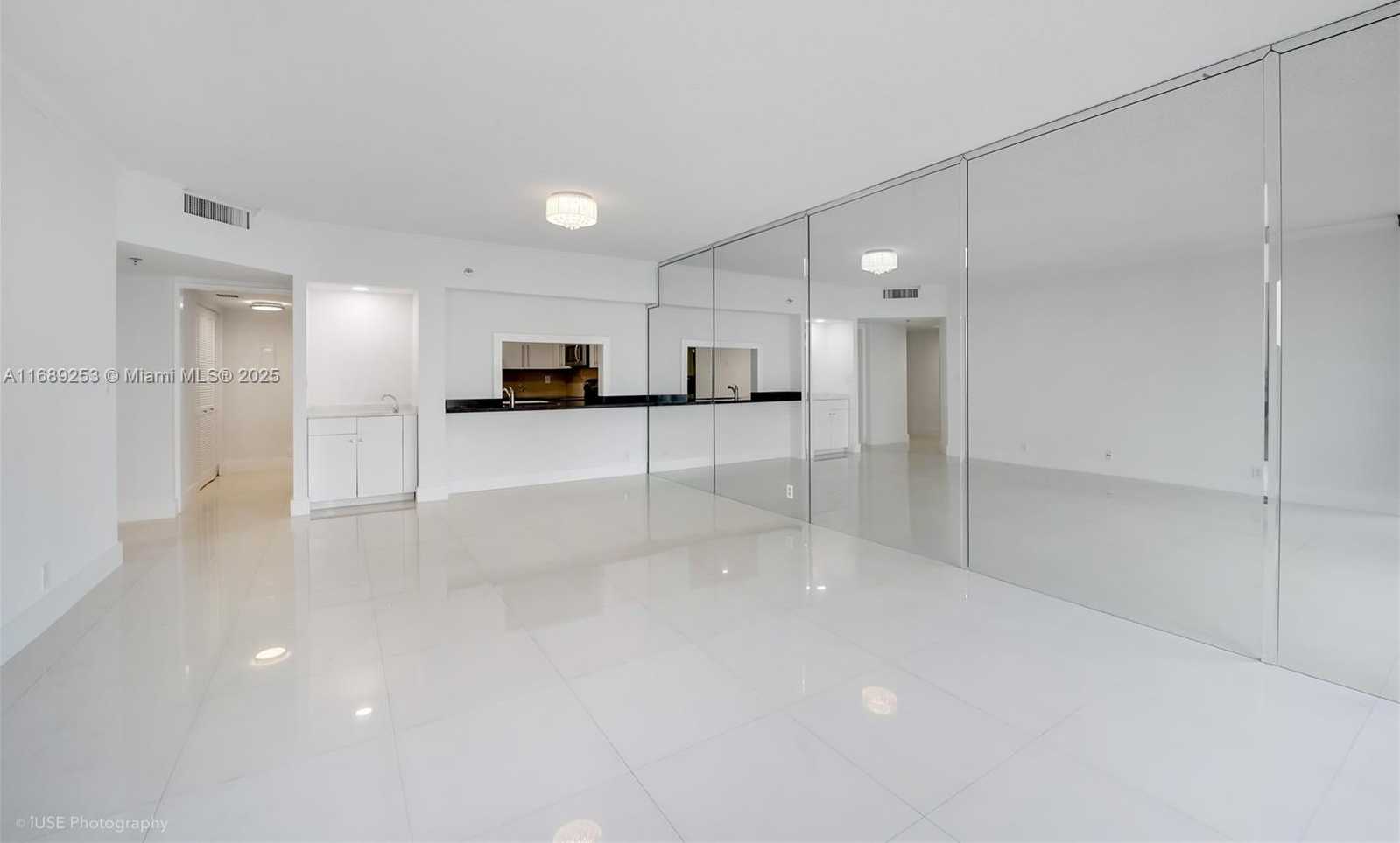Small Image of 520 BRICKELL KEY DR #A802, Miami Number 4