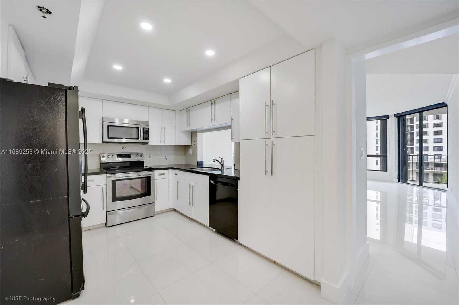 Small Image of 520 BRICKELL KEY DR #A802, Miami Number 5