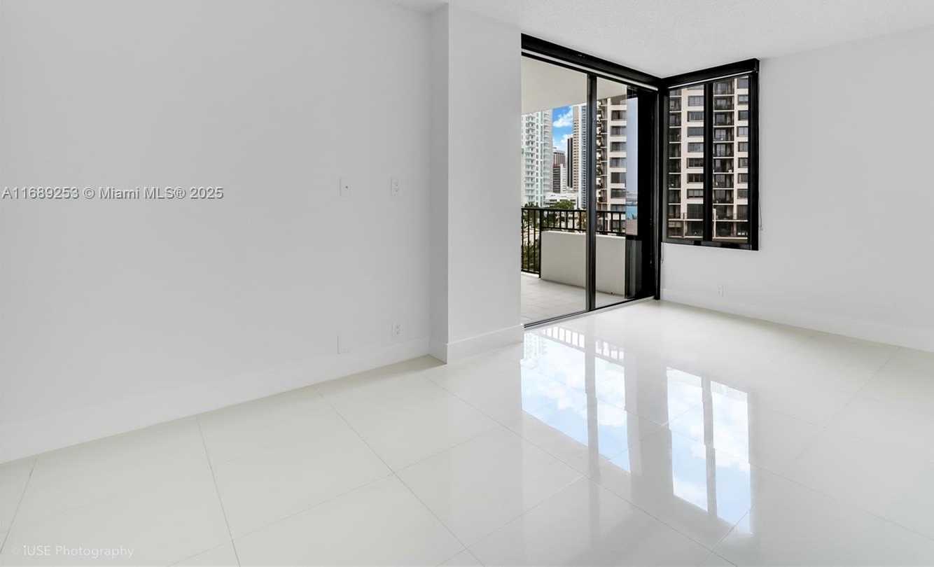 Small Image of 520 BRICKELL KEY DR #A802, Miami Number 6