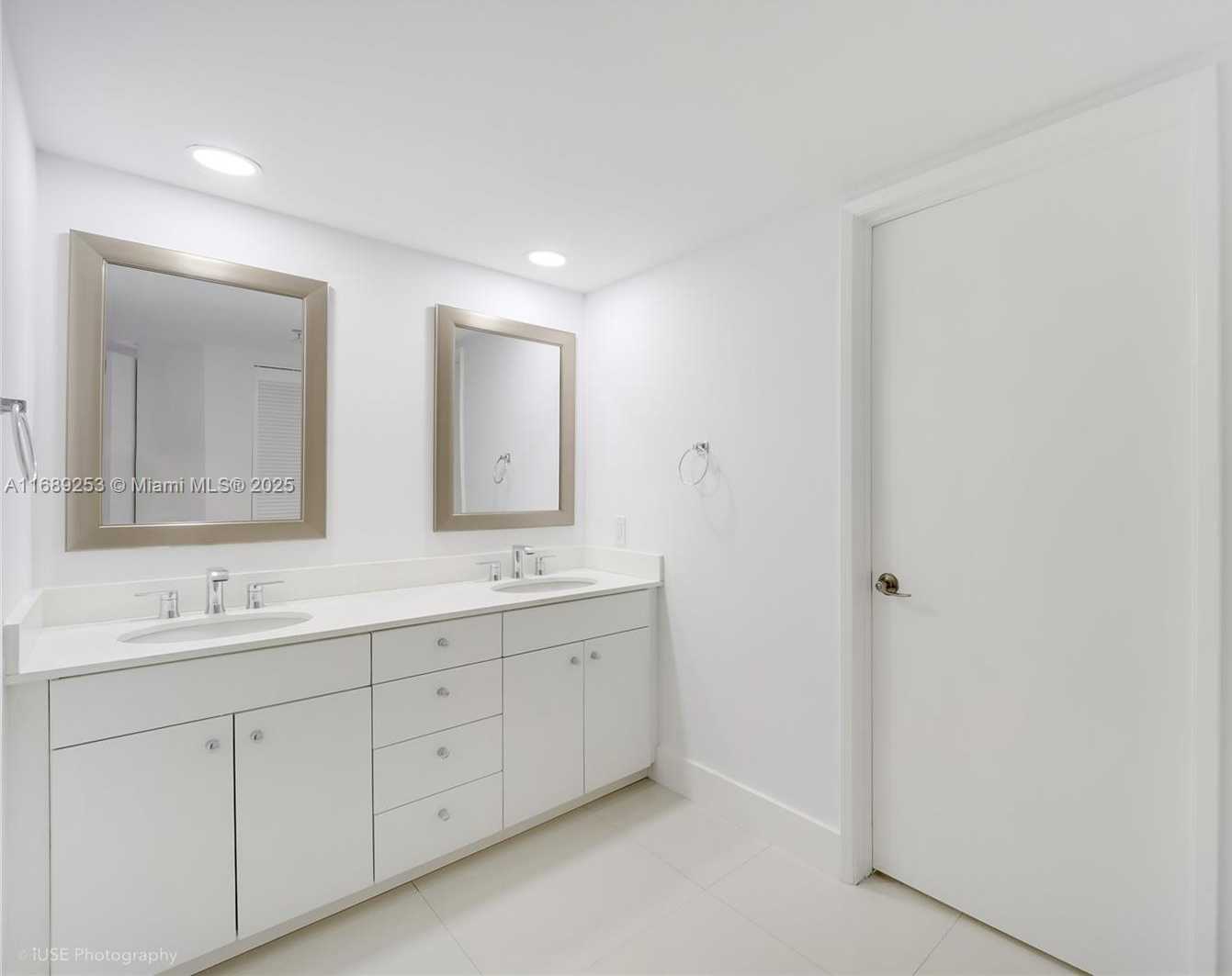 Small Image of 520 BRICKELL KEY DR #A802, Miami Number 7