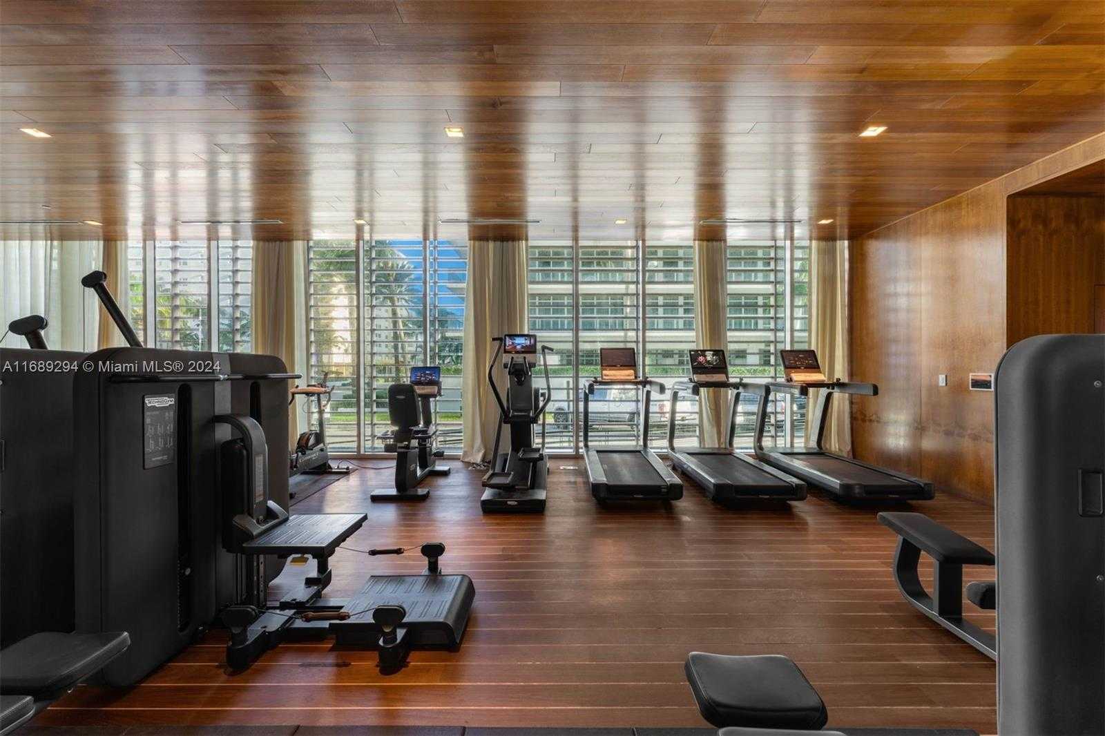 Small Image of 3651 COLLINS AVE #300, Miami Beach Number 27