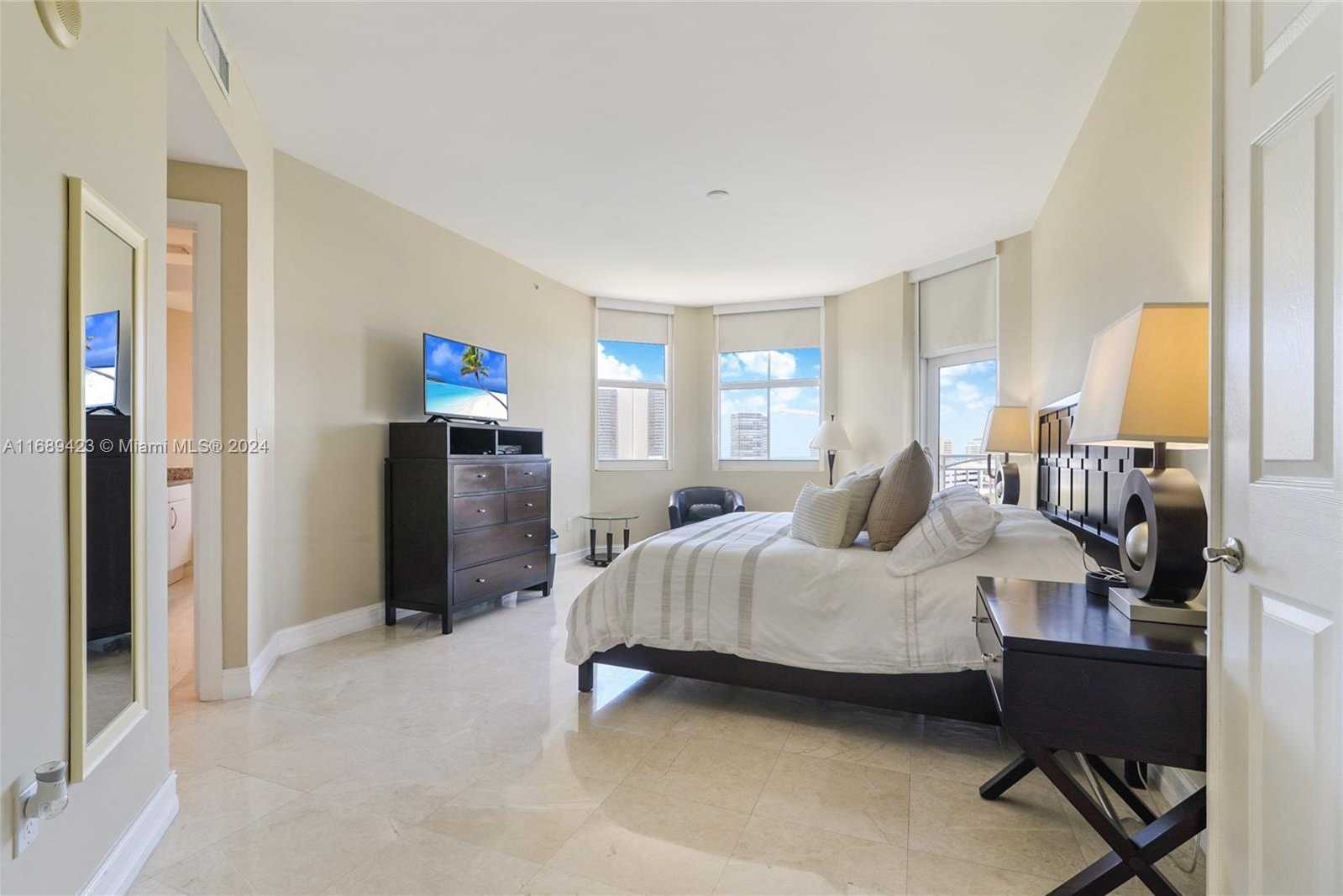 Small Image of 9751 EAST BAY HARBOR DR #8D +Boat Slip, Bay Harbor Islands Number 5