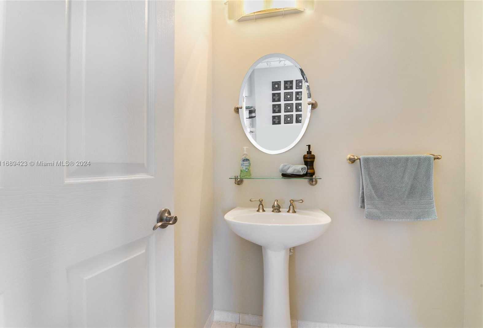 Small Image of 9751 EAST BAY HARBOR DR #8D +Boat Slip, Bay Harbor Islands Number 7
