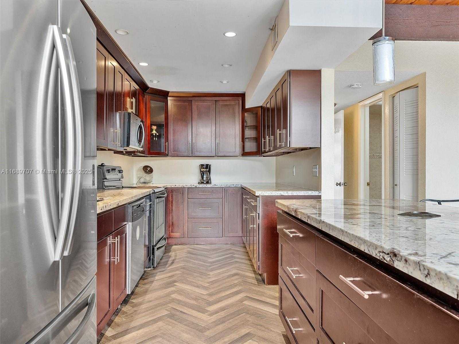 Small Image of 741 EAST COCO PLUM CIR #5, Plantation Number 11