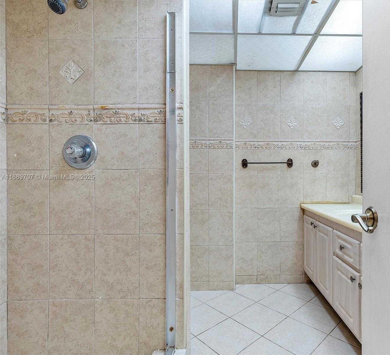 Small Image of 741 EAST COCO PLUM CIR #5, Plantation Number 15