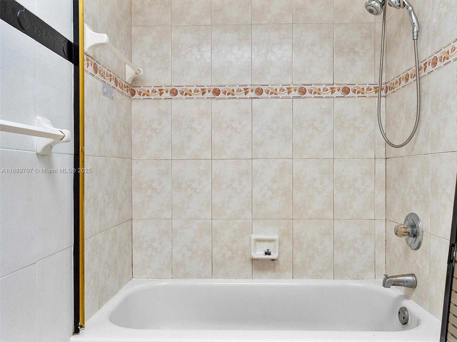 Small Image of 741 EAST COCO PLUM CIR #5, Plantation Number 18