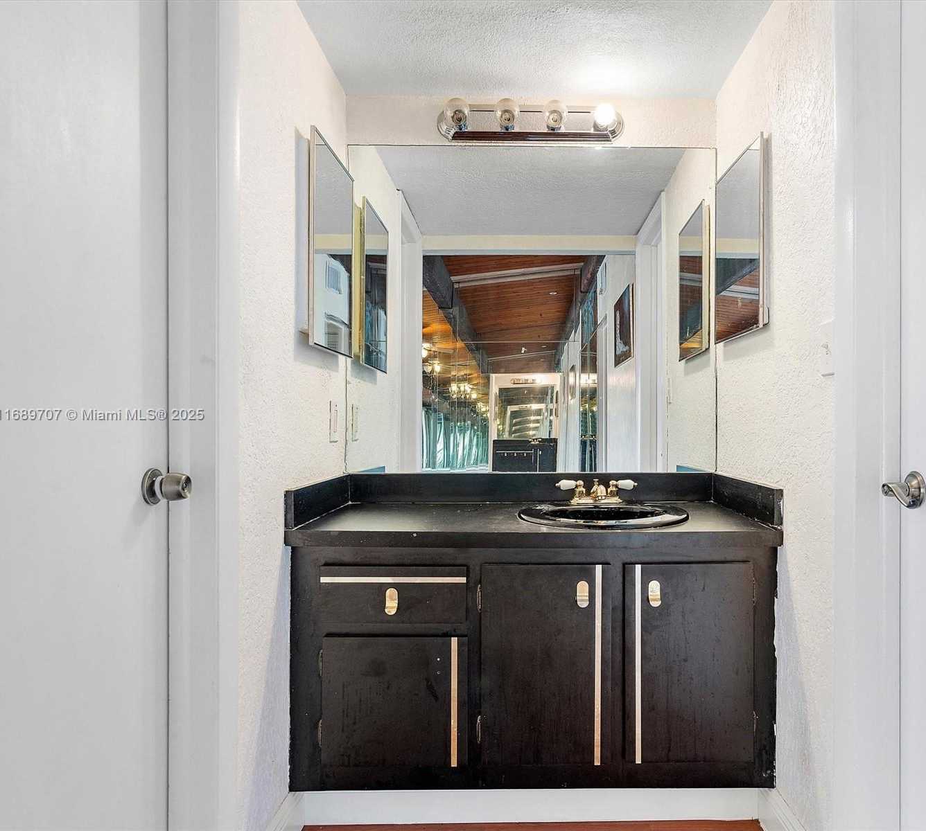 Small Image of 741 EAST COCO PLUM CIR #5, Plantation Number 27
