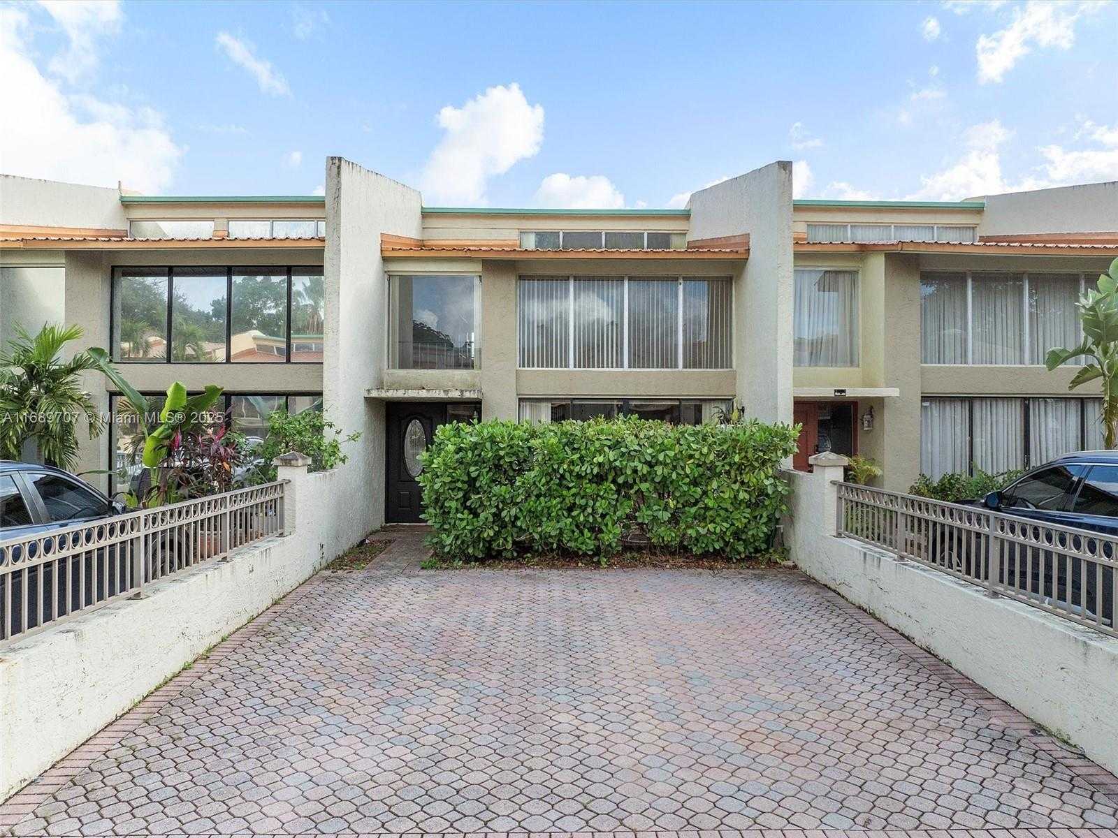 Small Image of 741 EAST COCO PLUM CIR #5, Plantation Number 31
