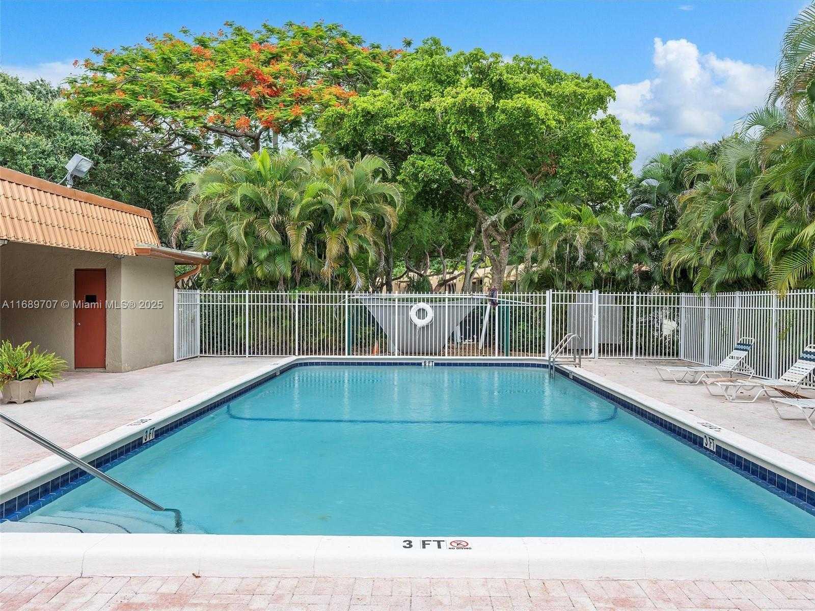 Small Image of 741 EAST COCO PLUM CIR #5, Plantation Number 33
