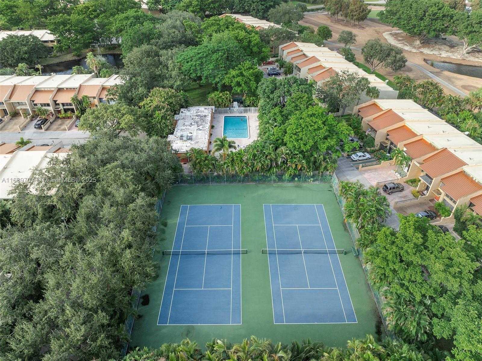 Small Image of 741 EAST COCO PLUM CIR #5, Plantation Number 37