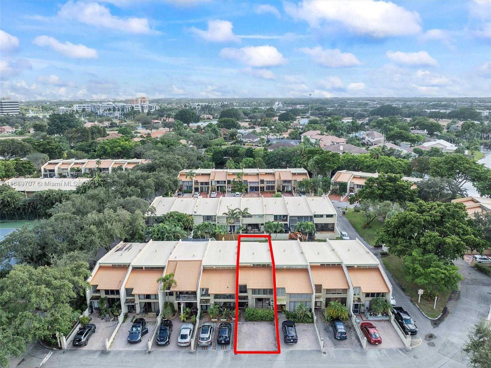 Small Image of 741 EAST COCO PLUM CIR #5, Plantation Number 39