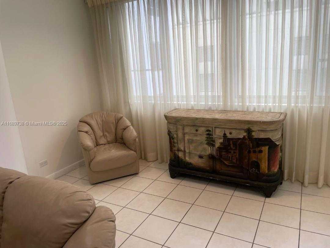 Small Image of 5005 COLLINS AVE #424, Miami Beach Number 10