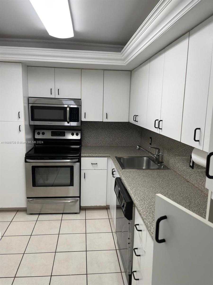Small Image of 5005 COLLINS AVE #424, Miami Beach Number 17