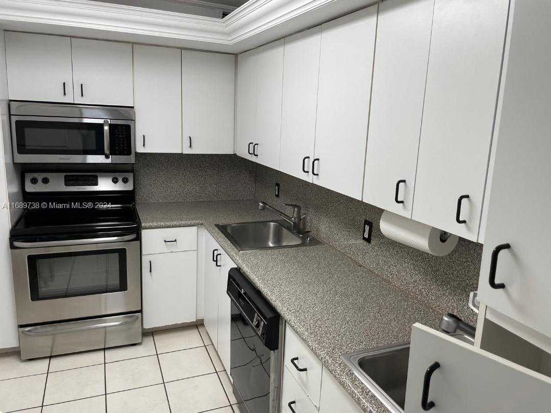 Small Image of 5005 COLLINS AVE #424, Miami Beach Number 18