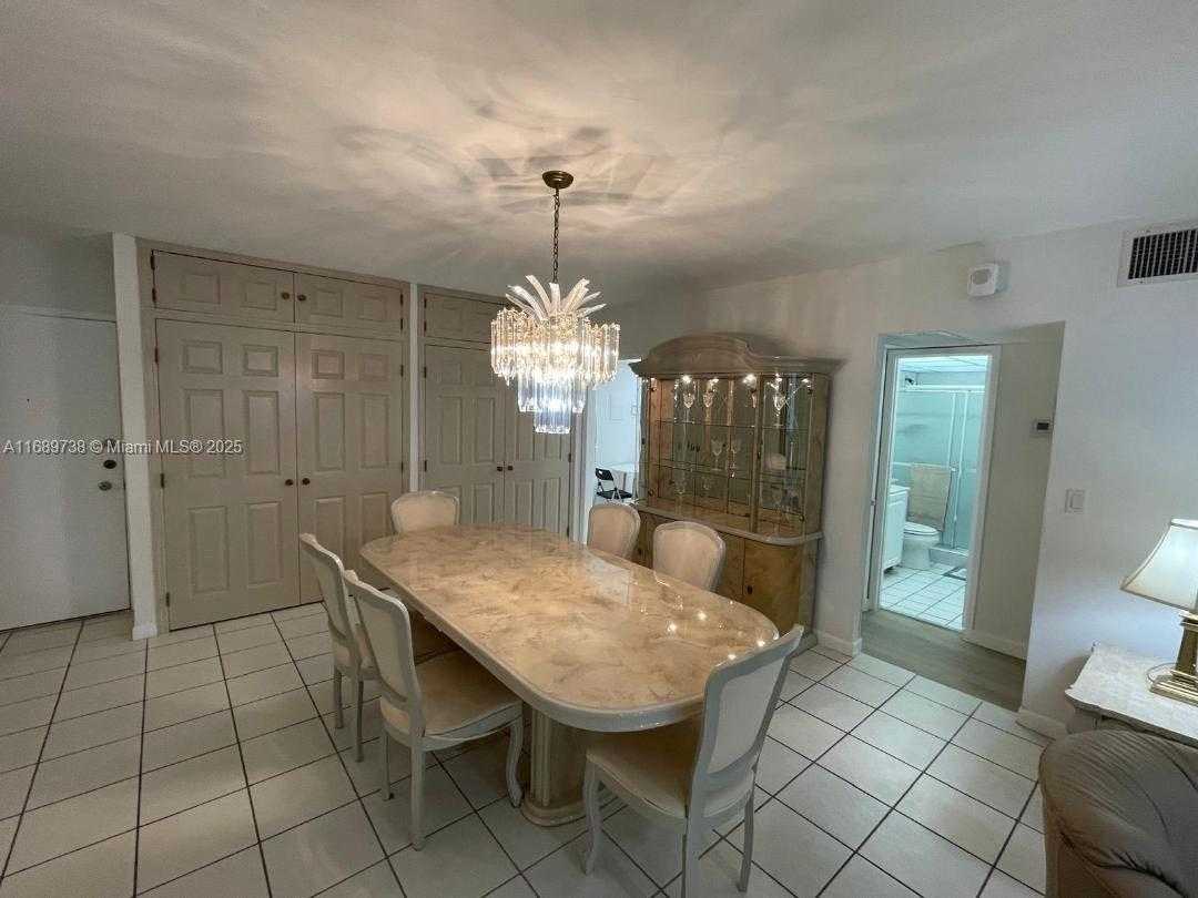 Small Image of 5005 COLLINS AVE #424, Miami Beach Number 2