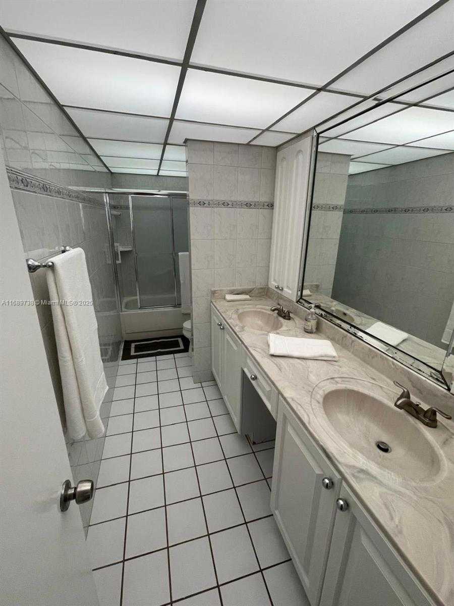 Small Image of 5005 COLLINS AVE #424, Miami Beach Number 21