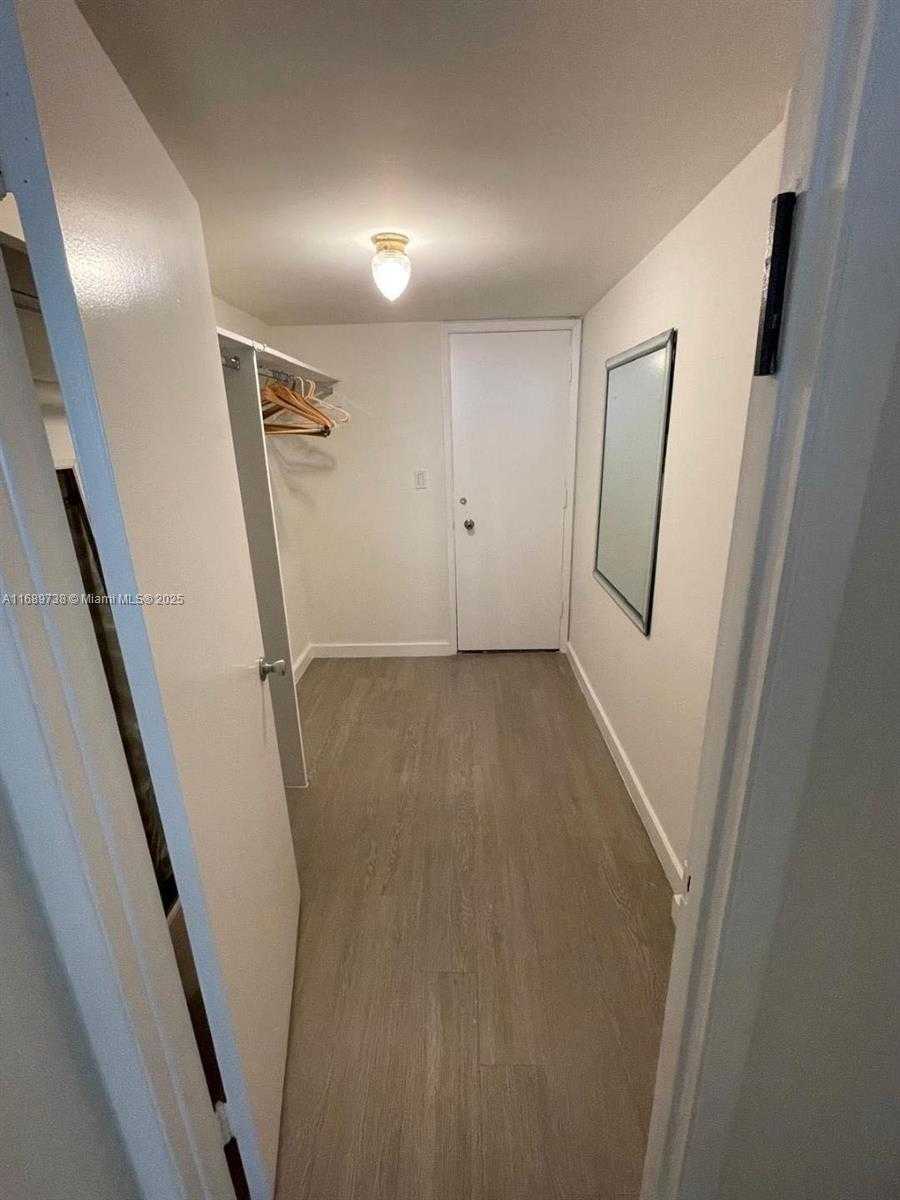 Small Image of 5005 COLLINS AVE #424, Miami Beach Number 22