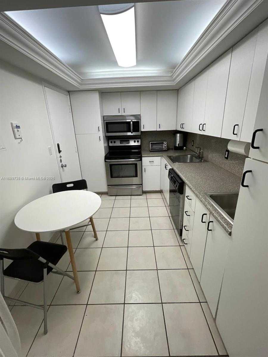Small Image of 5005 COLLINS AVE #424, Miami Beach Number 24