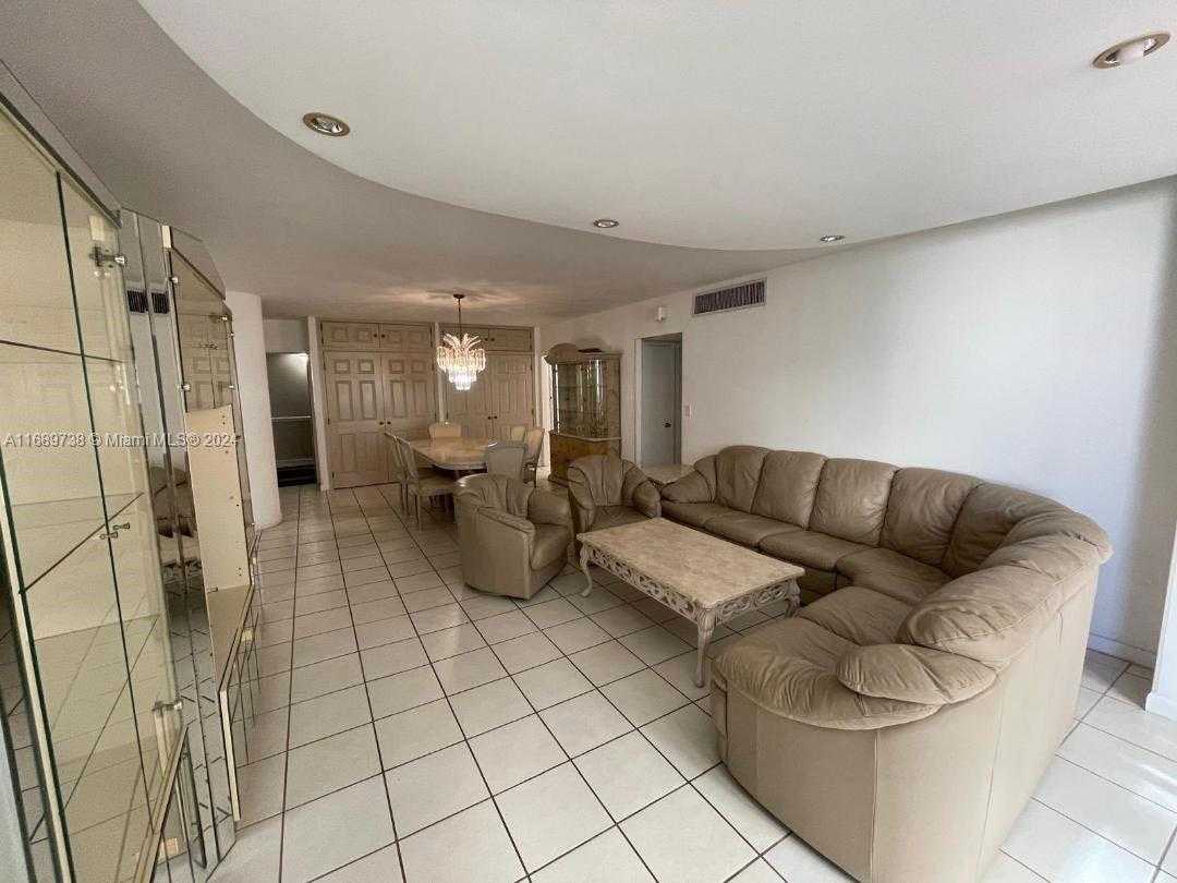 Small Image of 5005 COLLINS AVE #424, Miami Beach Number 3