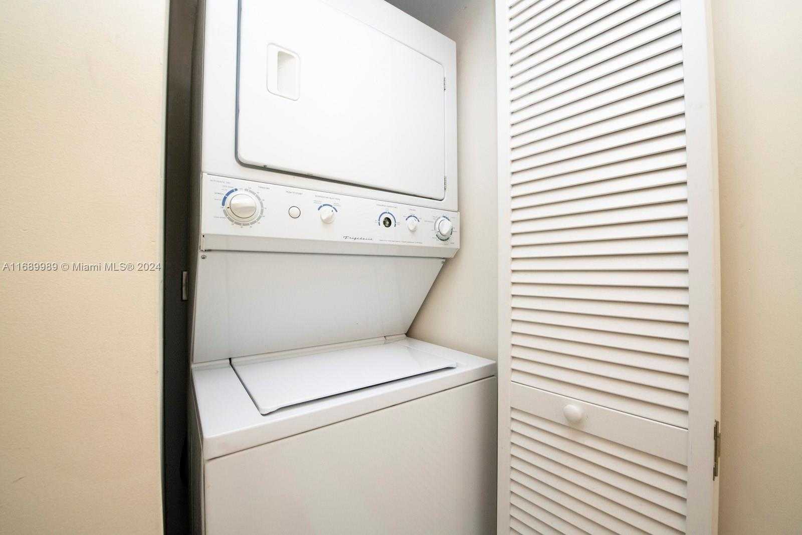 Small Image of 888 BISCAYNE BLVD #4007, Miami Number 12