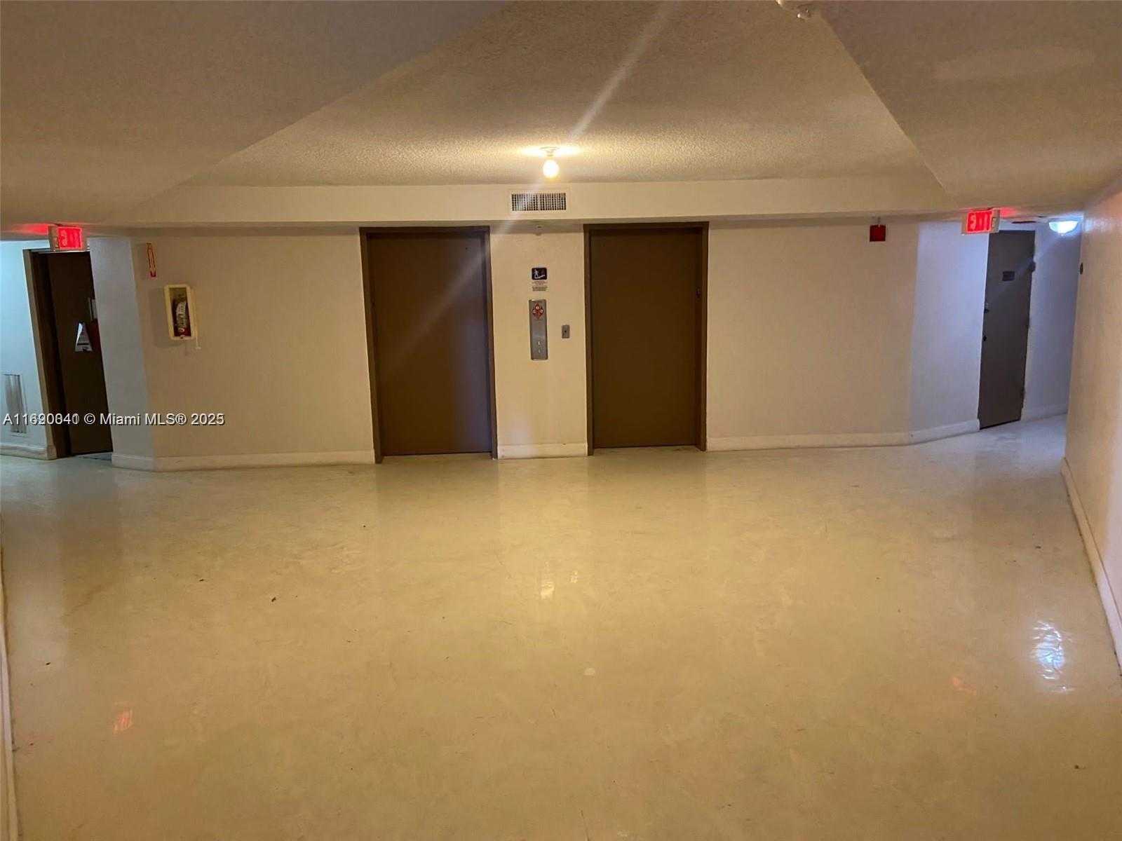 Small Image of 2025 NE 164th St, North Miami Beach, FL 33162, USA Number 19