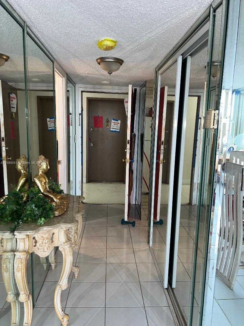 Small Image of 2025 NE 164th St, North Miami Beach, FL 33162, USA Number 2