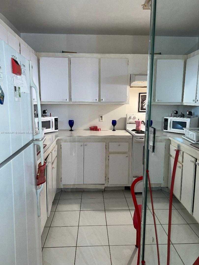 Small Image of 2025 NE 164th St, North Miami Beach, FL 33162, USA Number 3