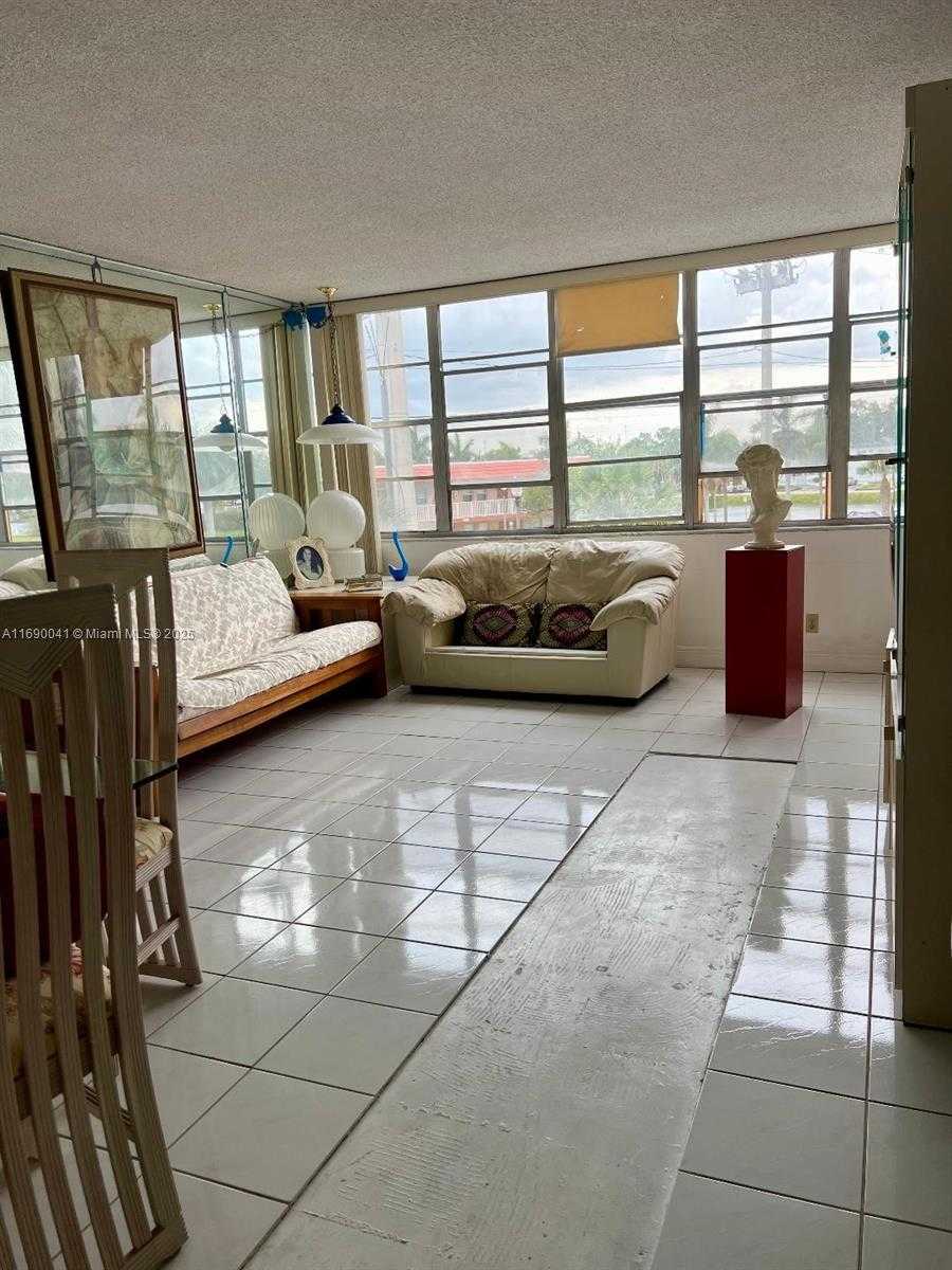 Small Image of 2025 NE 164th St, North Miami Beach, FL 33162, USA Number 5