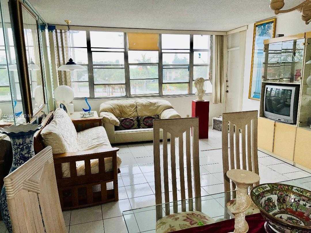 Small Image of 2025 NE 164th St, North Miami Beach, FL 33162, USA Number 7