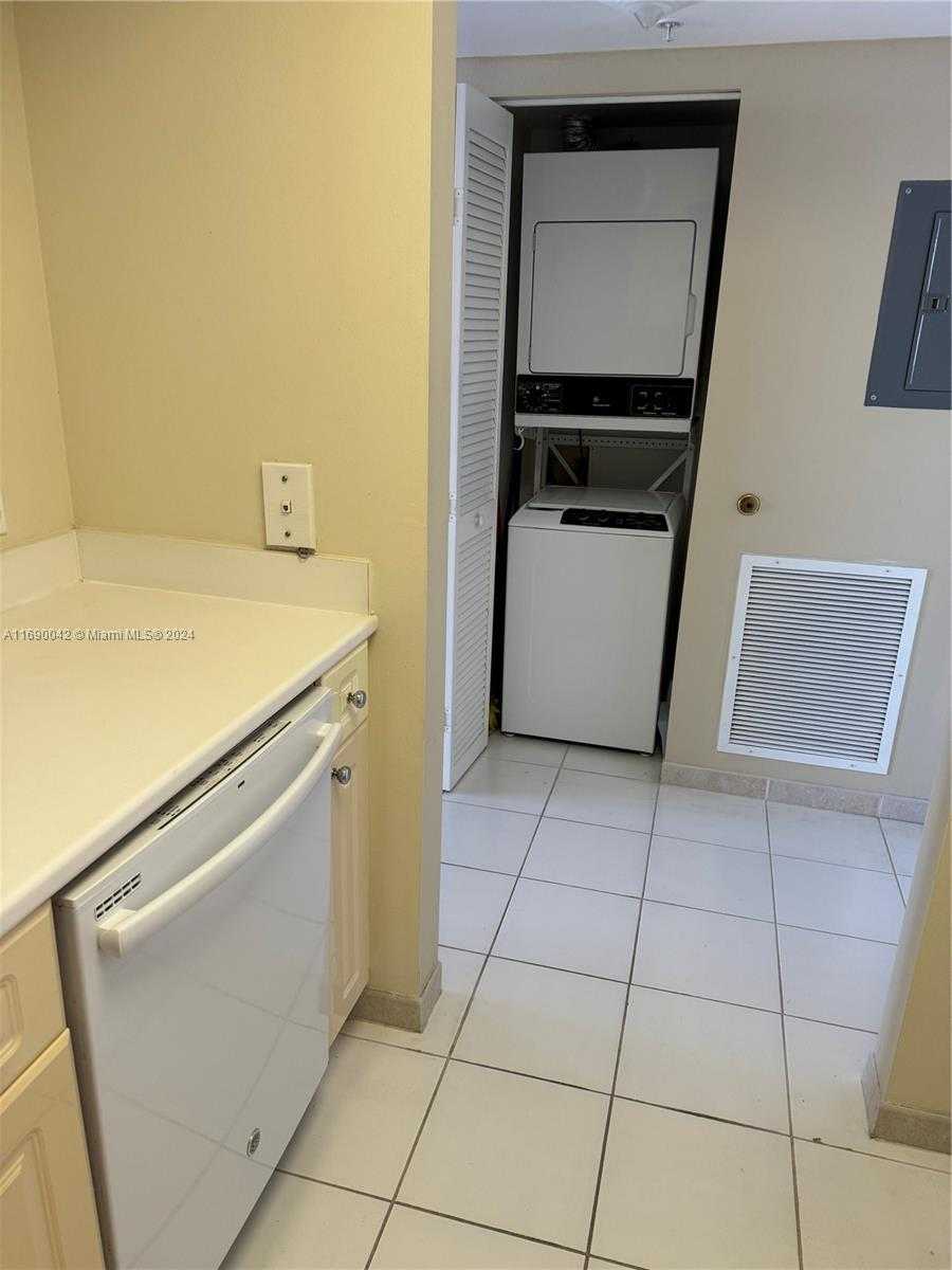 Small Image of 1800 #805, Miami Beach Number 10