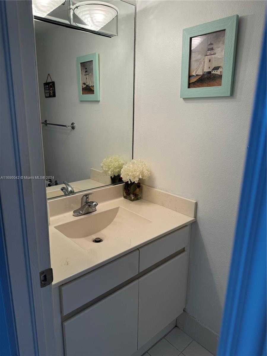 Small Image of 1800 #805, Miami Beach Number 11