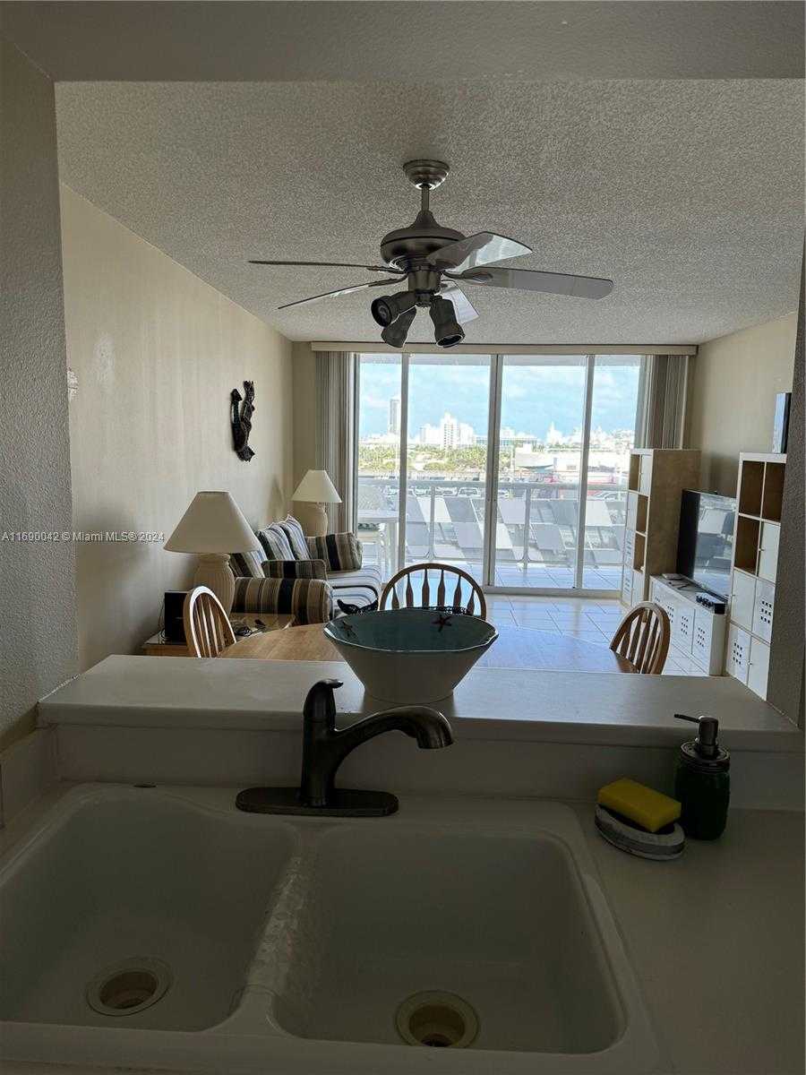 Small Image of 1800 #805, Miami Beach Number 6
