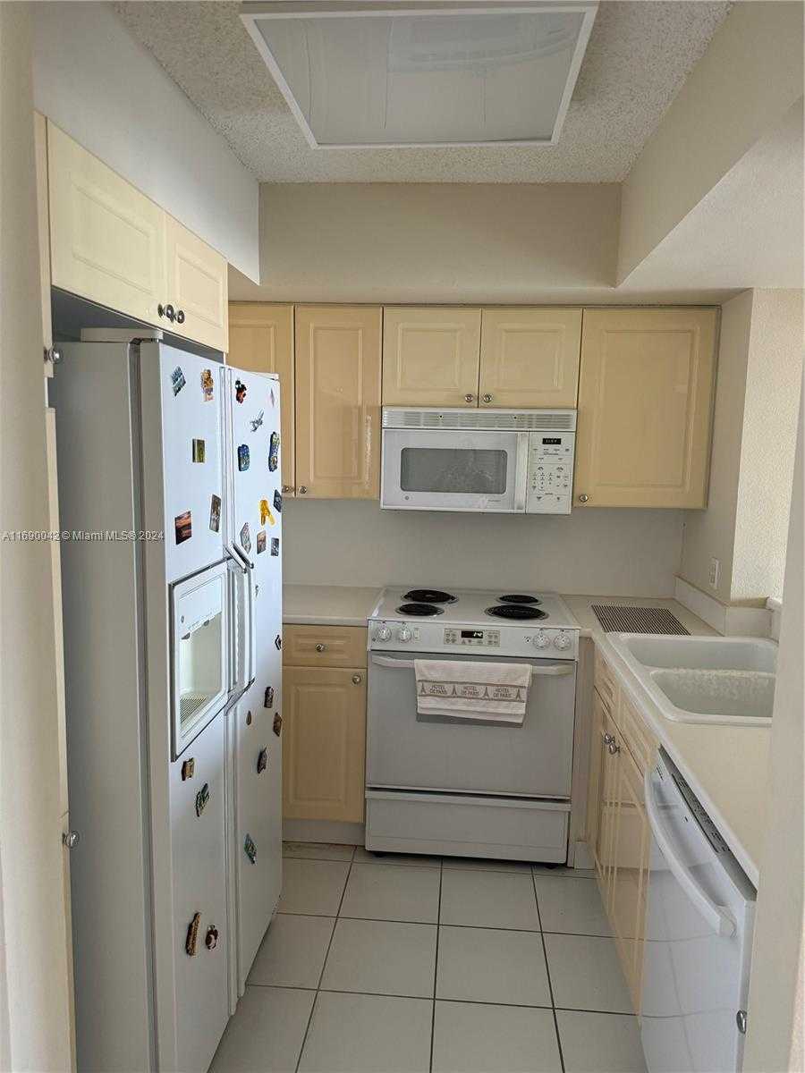 Small Image of 1800 #805, Miami Beach Number 9