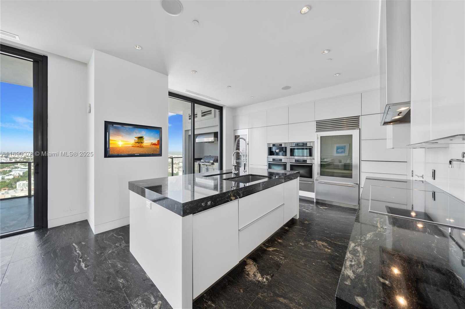 Small Image of 800 SOUTH POINTE DR #2002, Miami Beach Number 10