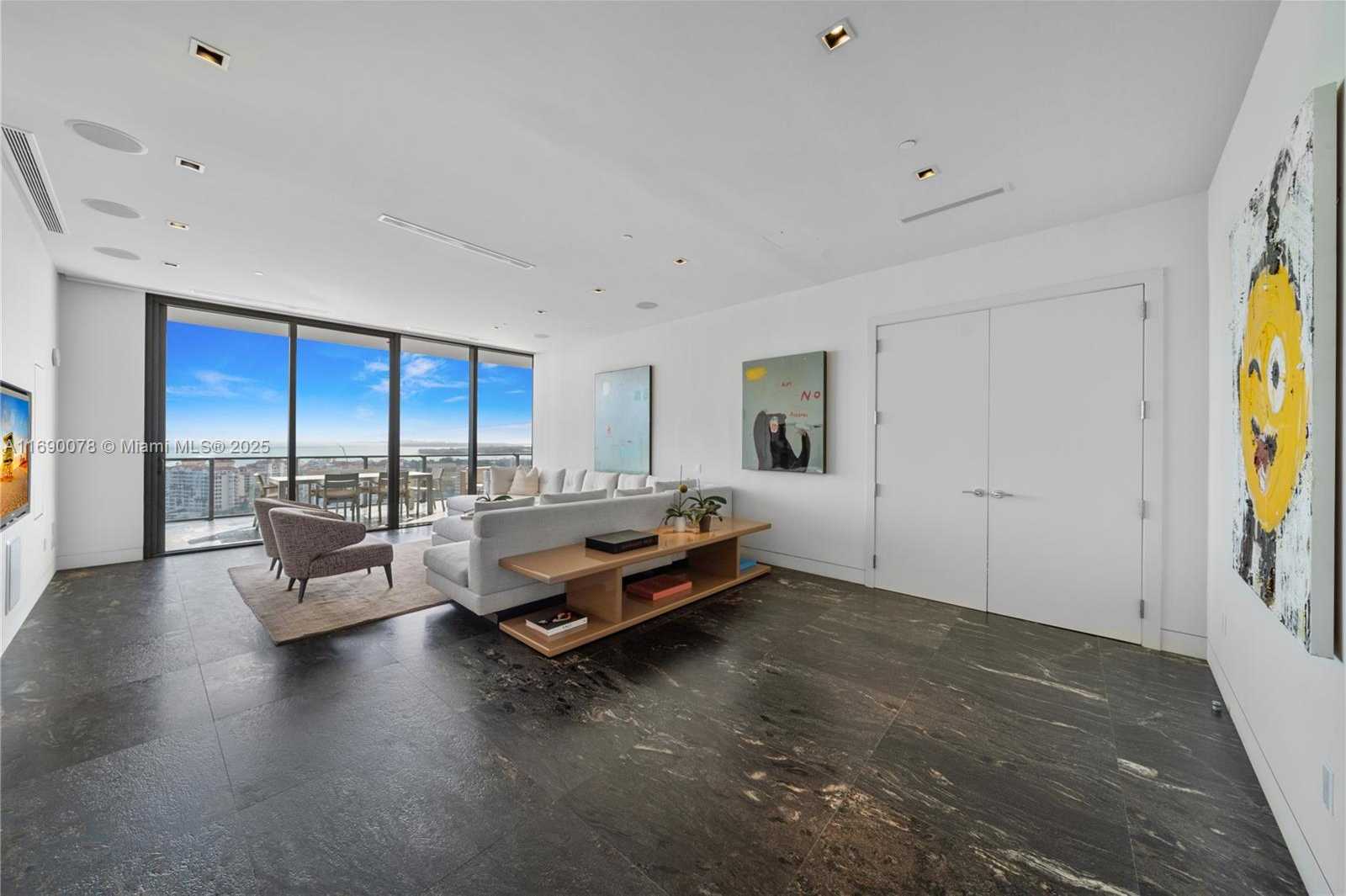 Small Image of 800 SOUTH POINTE DR #2002, Miami Beach Number 16