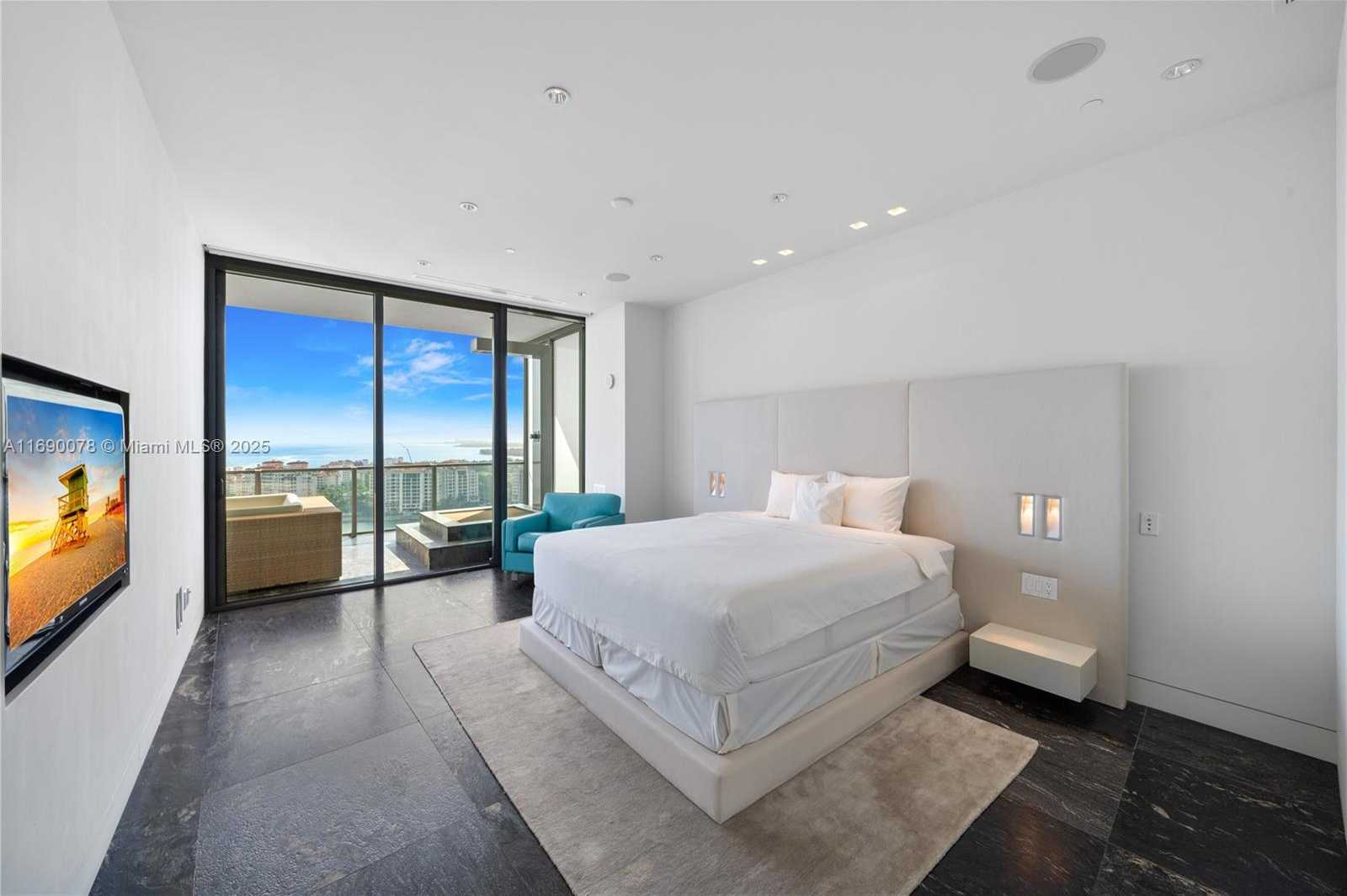 Small Image of 800 SOUTH POINTE DR #2002, Miami Beach Number 25